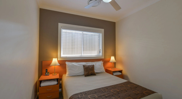 Апартаменты Standard Cadman Motor Inn and Apartments