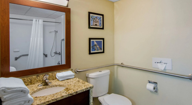 Четырёхместный номер Standard Comfort Inn & Suites Wichita Northeast