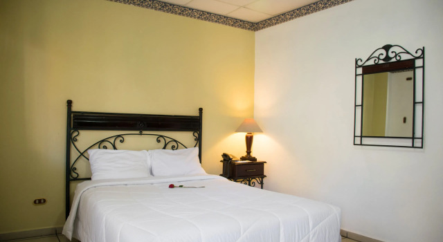 Четырёхместный номер Standard с красивым видом из окна Hotel Santa Elena