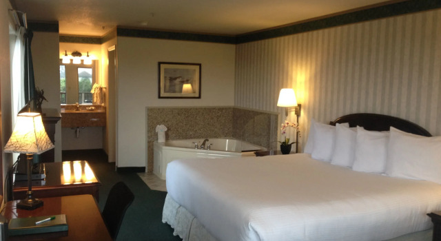 Двухместный люкс Emerald Dolphin Inn & Mini Golf