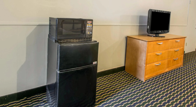 Четырёхместный номер Standard Rodeway Inn & Suites Winter Haven Chain of Lakes