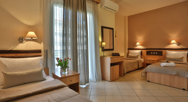 Трёхместный номер Standard с балконом Irida Apartments