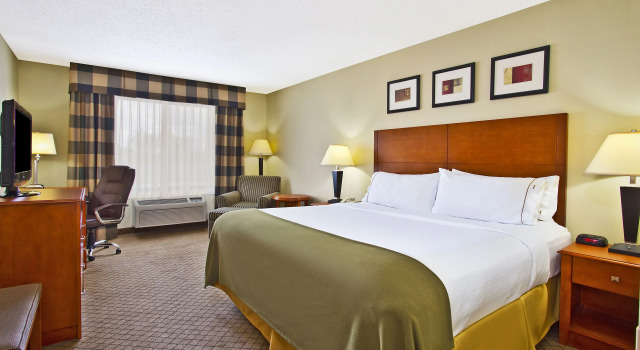Двухместный номер Standard Holiday Inn Express Hotel & Suites Goshen by IHG