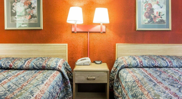 Четырёхместный номер Standard Econo Lodge Jonesboro - Atlanta South