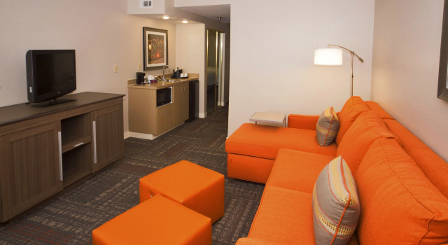 Четырёхместный люкс Hampton Inn & Suites Valdosta/Conference Center