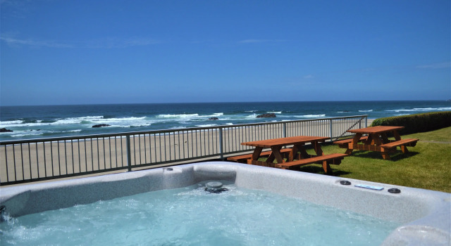 Коттедж с 3 комнатами рядом с пляжем On the Beachfront Vacation Rentals
