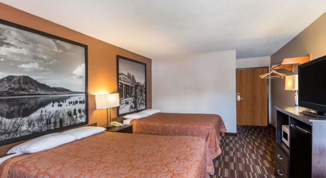 Четырёхместный номер Standard Super 8 by Wyndham Madison