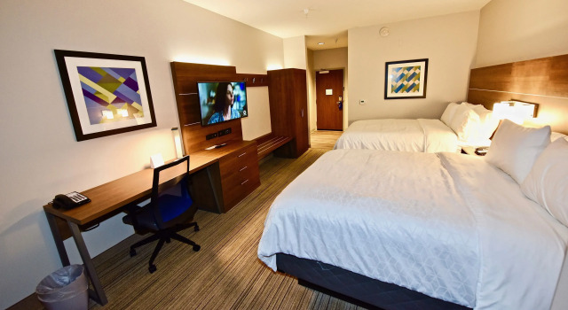 Четырёхместный номер Standard Holiday Inn Express & Suites Perryville by IHG