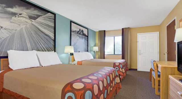 Четырёхместный номер Standard Super 8 by Wyndham Tucson/Grant Road Area AZ