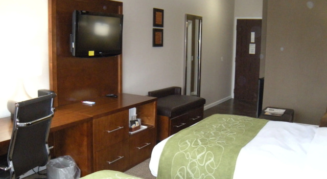 Четырёхместный люкс Comfort Suites Dover University Area