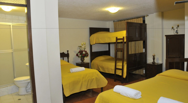 Четырёхместный номер Standard c 1 комнатой с видом на город Hotel Margarita 2