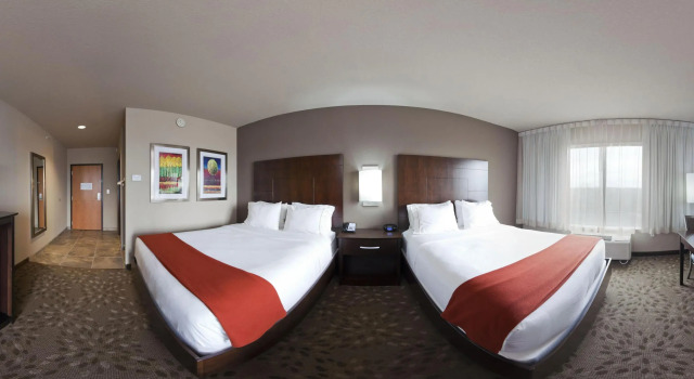 Четырёхместный номер Standard Holiday Inn Express Hotel and Suites Saint Robert by IHG