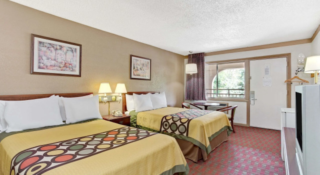Четырёхместный номер Standard Super 8 by Wyndham Williamsburg/Historic Area