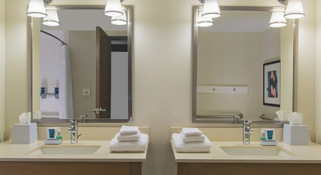 Люкс c 1 комнатой Four Points by Sheraton Midland