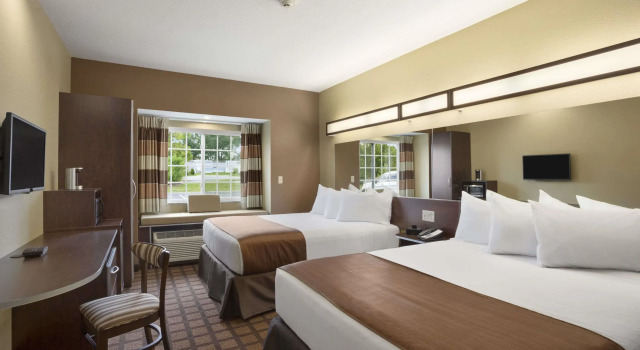Четырёхместный номер Standard Microtel Inn and Suites Carrollton