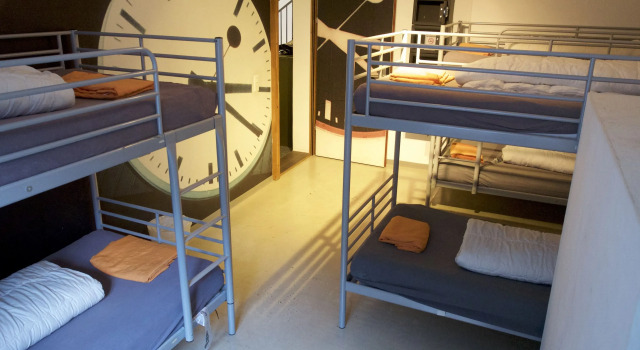 Кровать в общем номере с видом на горы VIVA Hostel