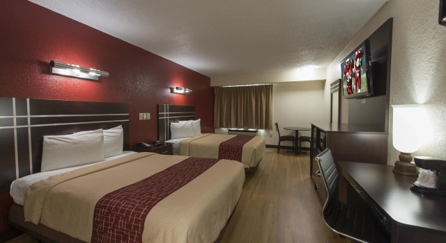 Четырёхместный номер Deluxe Red Roof Inn Houston Brookhollow