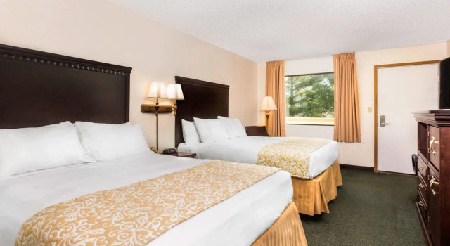 Четырёхместный номер Classic Brookwood Inn Branson
