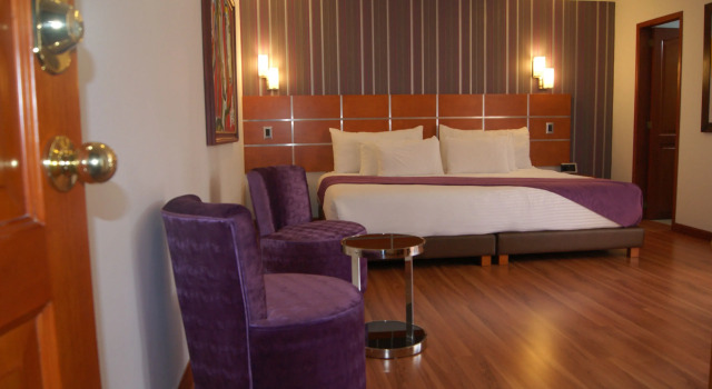 Полулюкс Top Deck Hotel