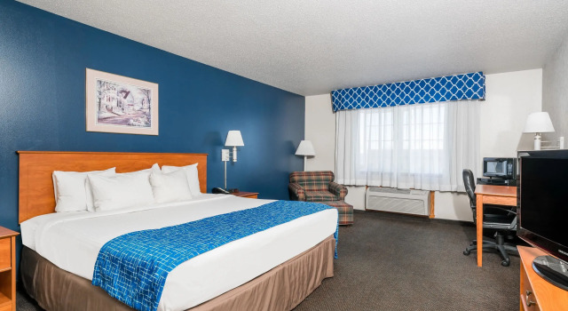 Люкс Travelodge & Suites by Wyndham Fargo/Moorhead
