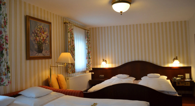 Четырёхместный номер Standard Hotel Brauereigasthof Landwehr-Bräu