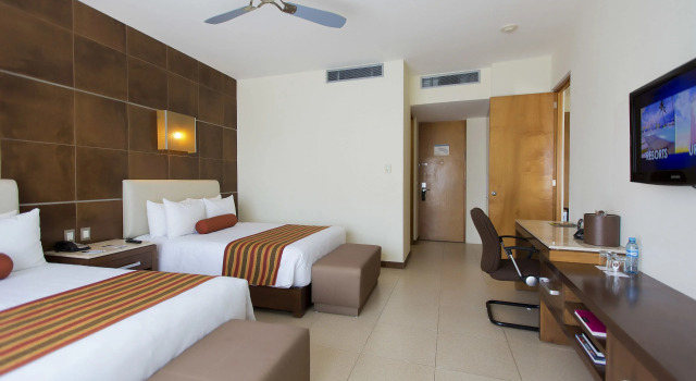 Полулюкс Krystal Urban Cancun & Beach Club