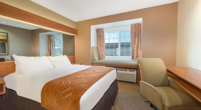 Двухместный номер Standard Microtel Inn & Suites