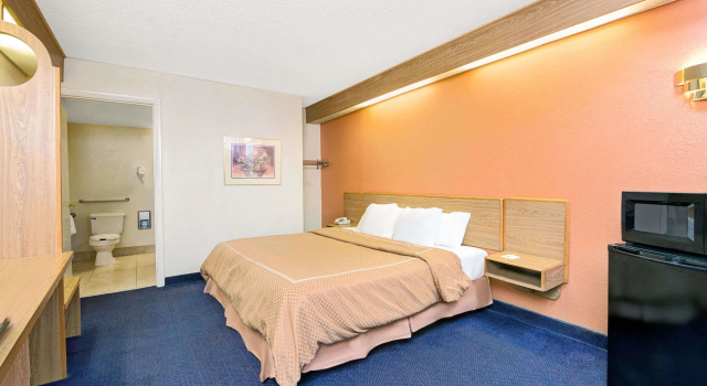 Двухместный номер Standard Days Inn by Wyndham Charlotte Northlake