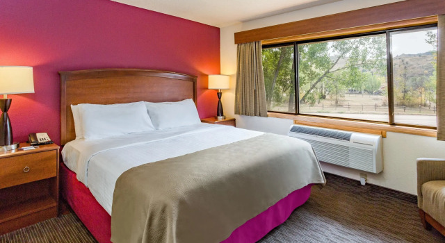 Двухместный номер Standard AmericInn by Wyndham Medora