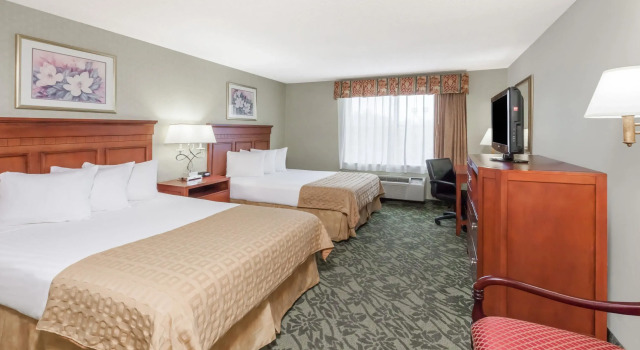 Четырёхместный номер Standard Spark by Hilton Walker Grand Rapids North