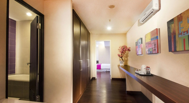 Double suite favehotel MEX Tunjungan Surabaya