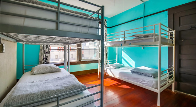 Кровать в общем номере Lucky Ds Youth and Travelers Hostel