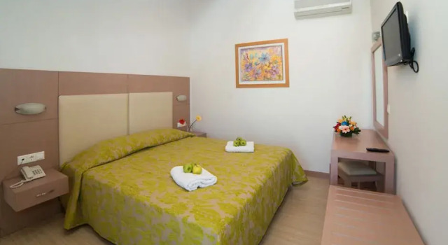 Полулюкс Panormo Beach Hotel