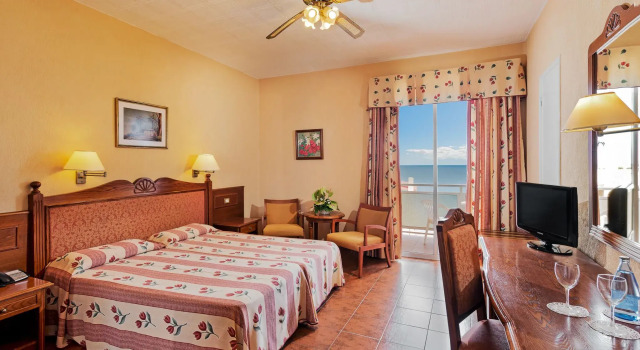 Двухместный номер с балконом Hotel Monopol