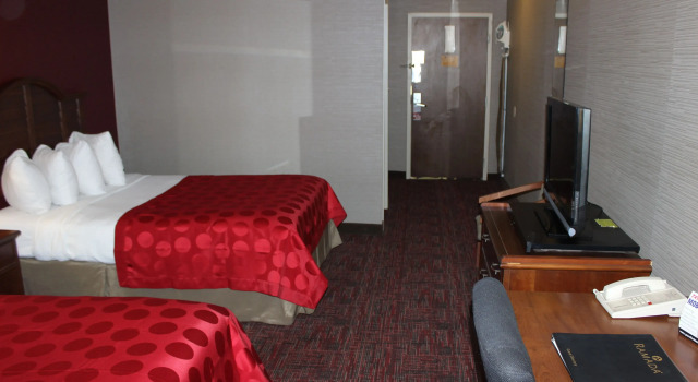 Четырёхместный номер Standard Ramada by Wyndham Grand Forks