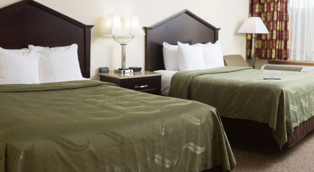 Четырёхместный номер Standard Quality Inn Fort Wayne