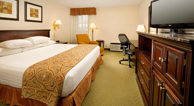 Номер Deluxe Drury Inn Suites Westport