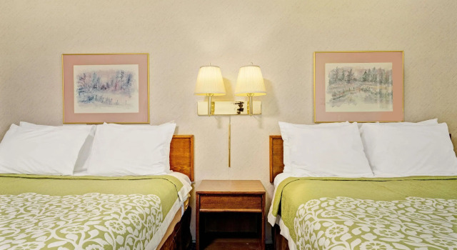 Четырёхместный люкс Days Inn by Wyndham Monticello