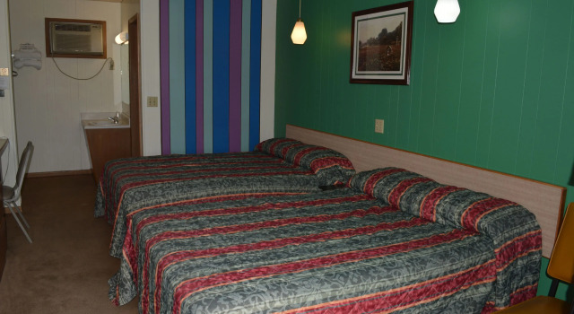 Четырёхместный номер Standard Edgetowner Motel