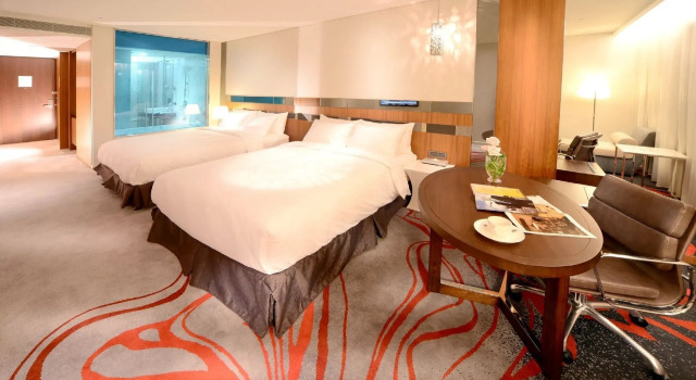 Четырёхместный номер Standard FleurLis Hotel