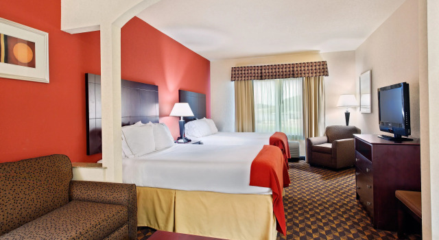 Четырёхместный люкс Holiday Inn Express Hotel & Suites Malvern by IHG
