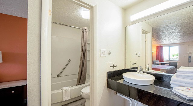 Четырёхместный номер Standard Budget Inn-Norfolk, VA - Oceanview