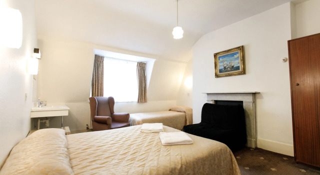 Четырёхместный номер Standard Jesmond Hotel