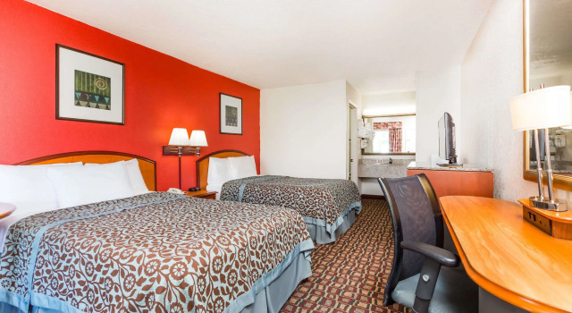 Четырёхместный номер Standard Days Inn by Wyndham Augusta Wheeler Road