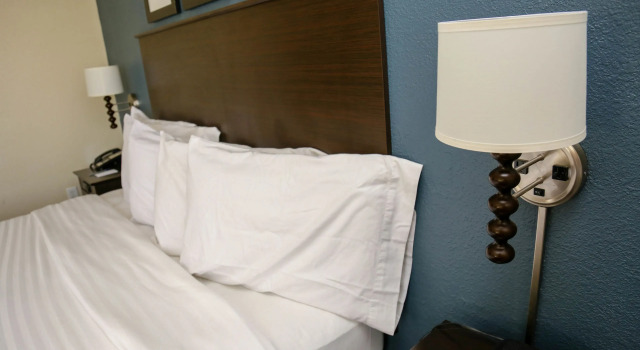 Двухместный номер Deluxe AmericInn by Wyndham Mankato Event Center near MSU