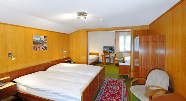 Четырёхместный номер Standard Hotel Alphubel