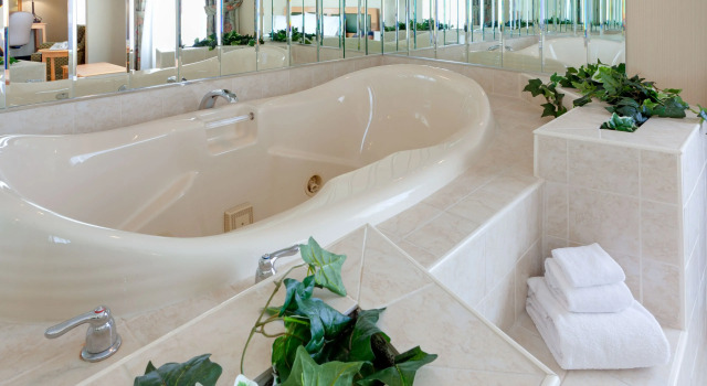 Четырёхместный номер Standard Holiday Inn Express Hotel & Suites Watertown - Thousand Islands by IHG