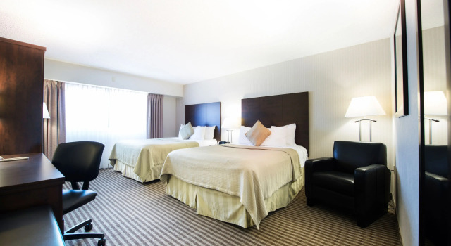 Четырёхместный номер Premier Victoria Inn Hotel & Convention Centre Brandon