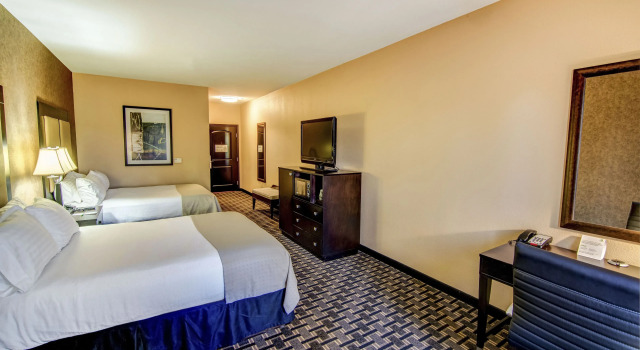 Четырёхместный номер Standard Holiday Inn Arlington NE-Rangers Ballpark by IHG
