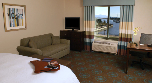 Двухместный номер Standard с видом на воду Hampton Inn & Suites Suisun City Waterfront